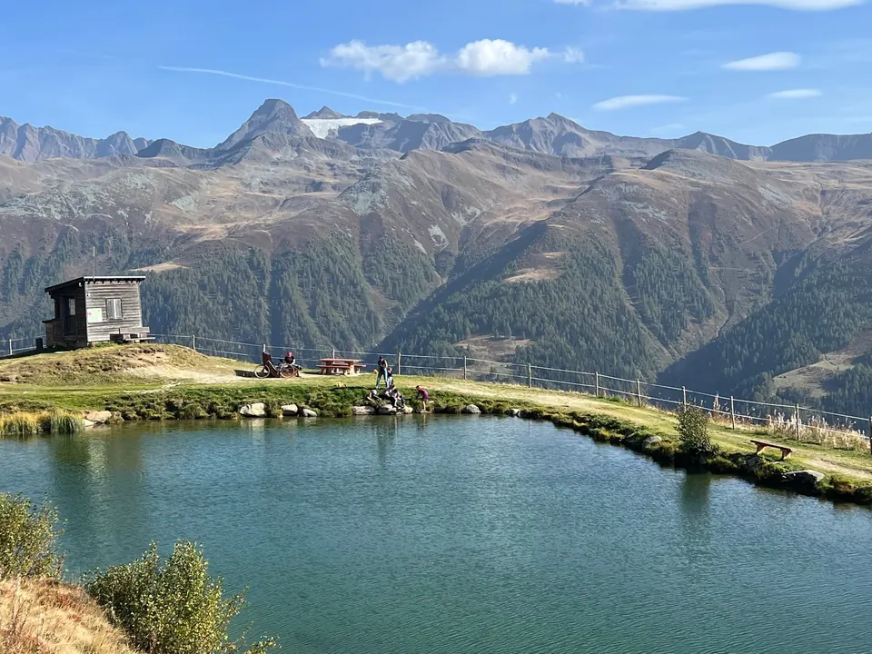 Bergsee bei der Mittelstation der Sesselbahn Bellwald