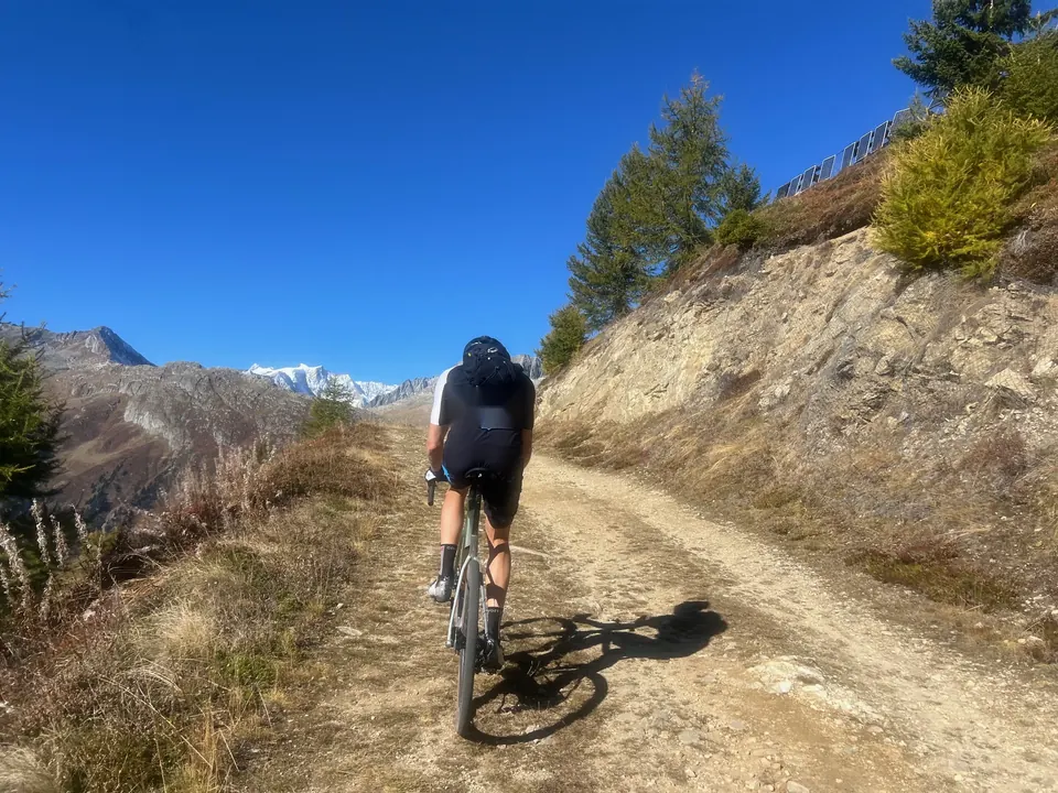 Gravel-Aufstieg mit Gletscherblick