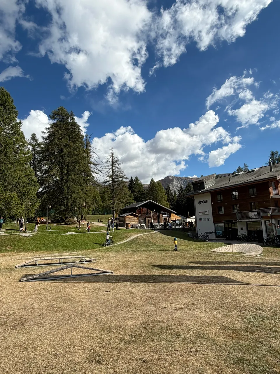 Übungsparcours und Gade Bar