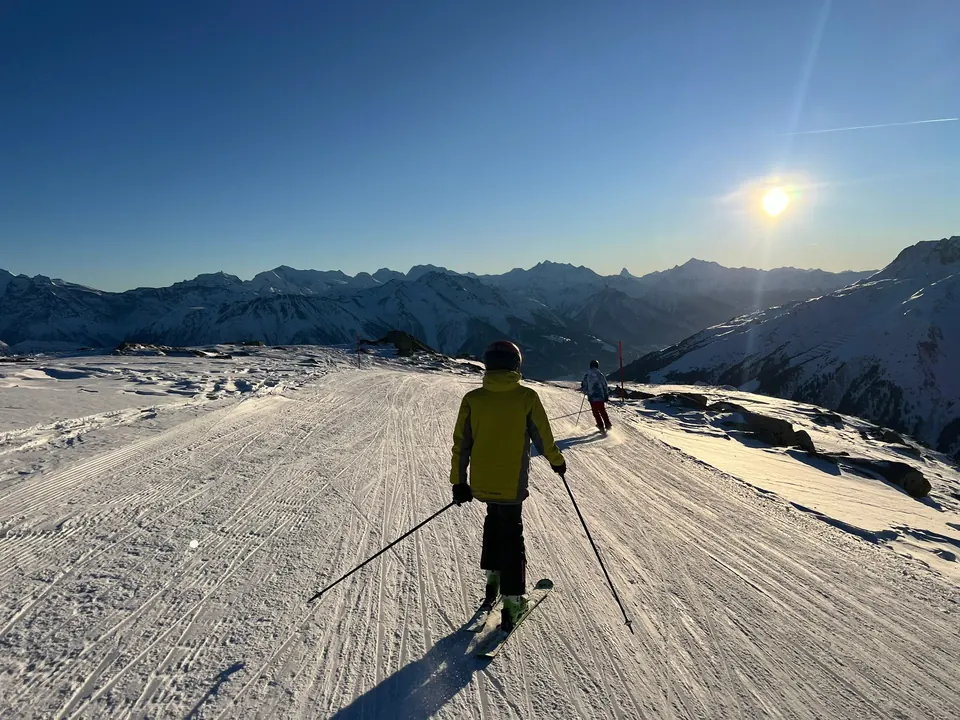 Abfahrt im Gegenlicht