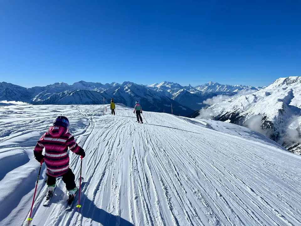 Mit Kindern auf der Piste im Skigebiet Bellwald