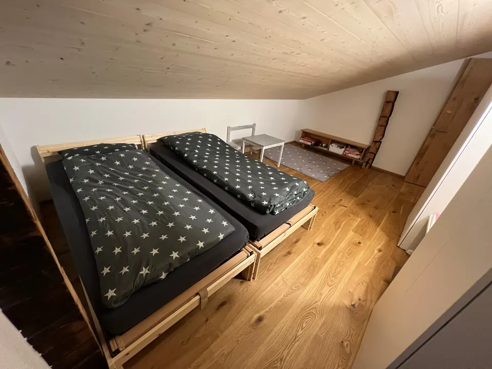 Dachgeschoss · Zimmer 1 mit Spielecke